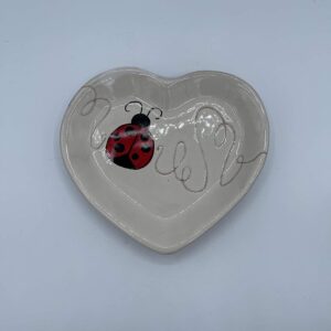 Set Caffè Vassoio a forma di cuore con due tazzine in ceramica fatto e dipinto a mano con coccinelle