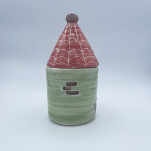 Barattolo grande porta sale e porta spezie a forma di casetta in ceramica fatta e dipinta a mano verde con tetto rosso