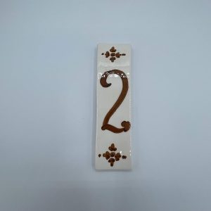 Amarcord Numero Civico 2 in ceramica dipinto a mano color ruggine