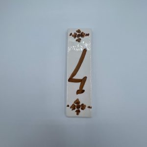 Amarcord Numero Civico 4 in ceramica dipinto a mano color ruggine