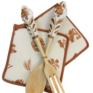 Amarcord Set 2 Presine in cotone + Set 2 Posate in legno e ceramica con disegni romagnoli ruggine